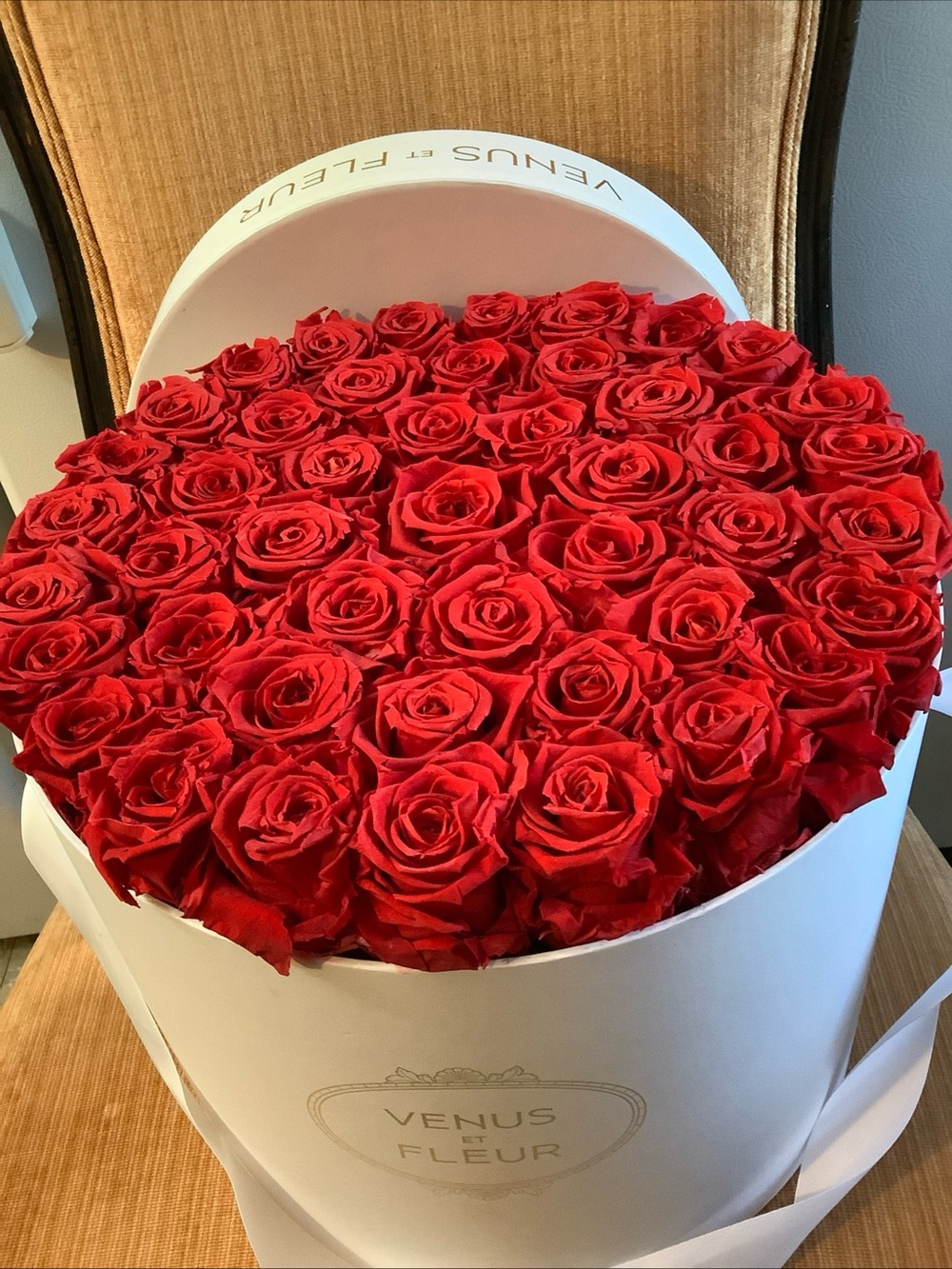 Venus Et Fleur Large Round White Box 46 Red Eternity Preserved Roses Luxury - Picture 8 of 13